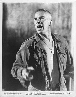 Prljava desetak originalnih fotografija 8x10 Lee Marvin kao tvrd narednik